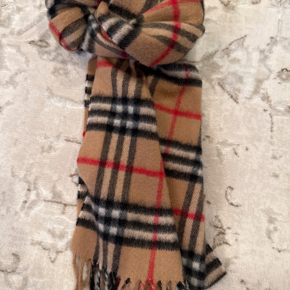Burberry 100% Cashmwre scarf, made in England, Classic Check